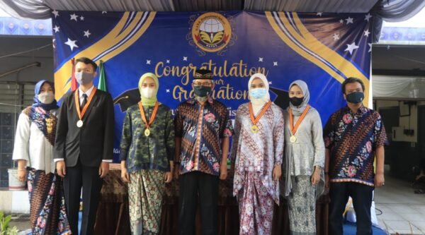 wisuda SMK Putra bangsa