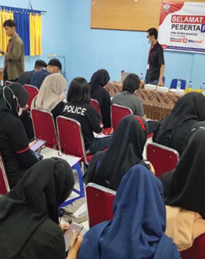 SMK Putra Bangsa dan alfamidi