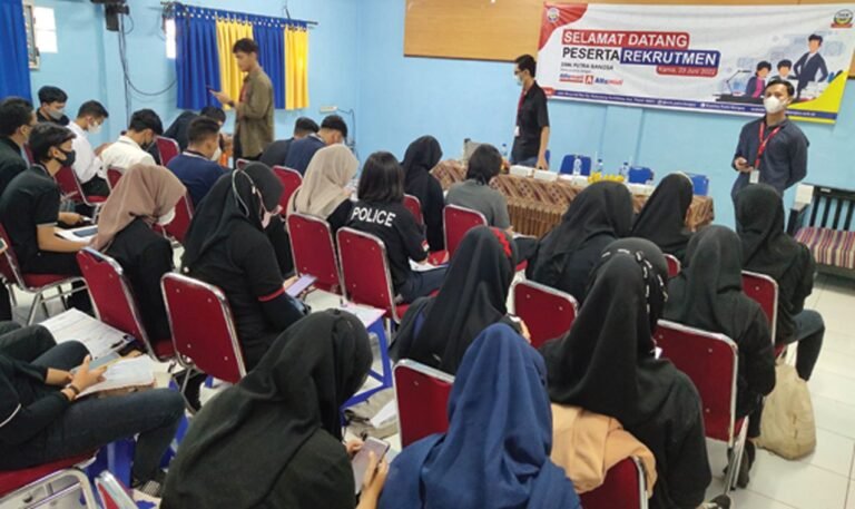 SMK Putra Bangsa dan alfamidi