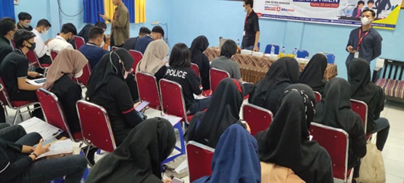 SMK Putra Bangsa dan alfamidi