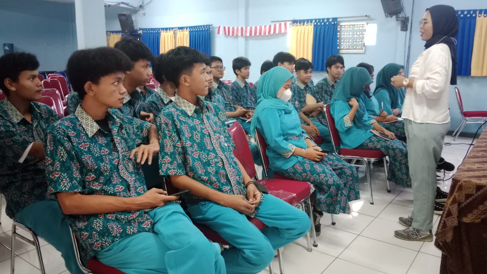 Alfamidi Class SMK Putra Bangsa Berlanjut – Santun, Pandai, Kreatif