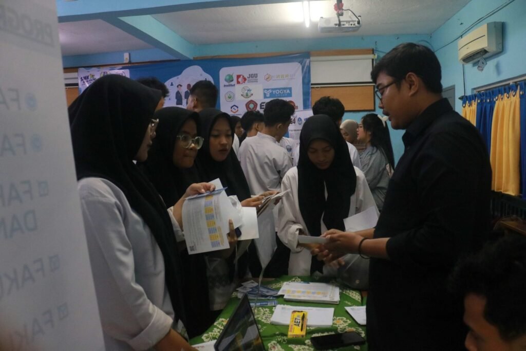 Job and Edu Fair SMK Putra Bangsa Depok 3