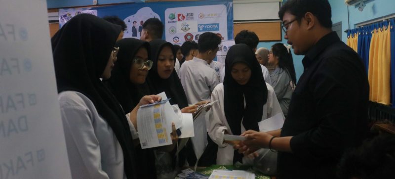 Job and Edu Fair SMK Putra Bangsa Depok 3