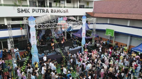 pee wee gaskin dan idgitaf di SMK Putra Bangsa 2